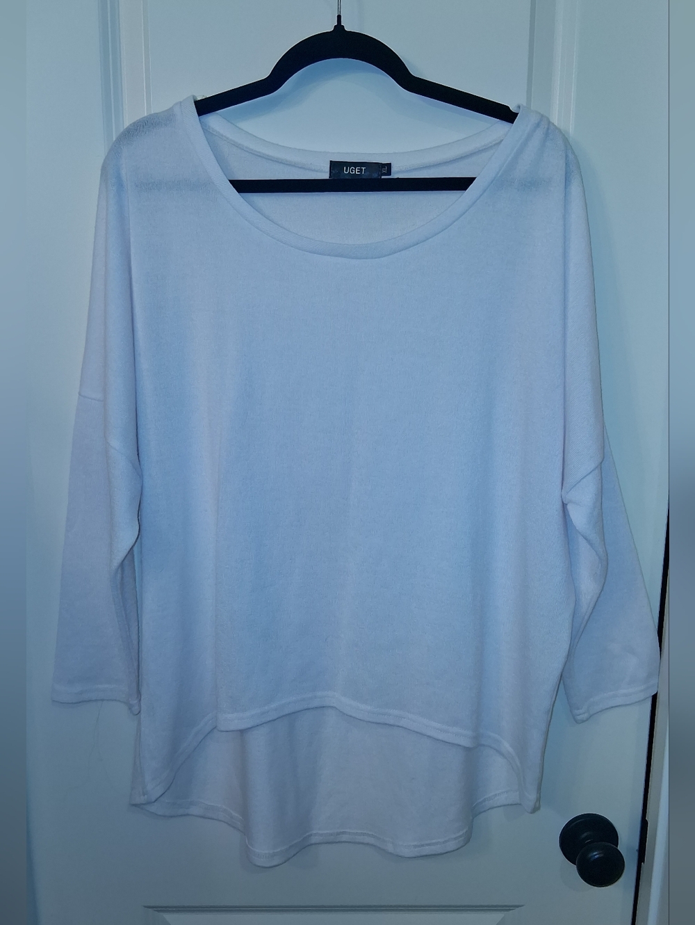 UGET Women's White Scoop Neck Long Sleeve Relaxed Tee